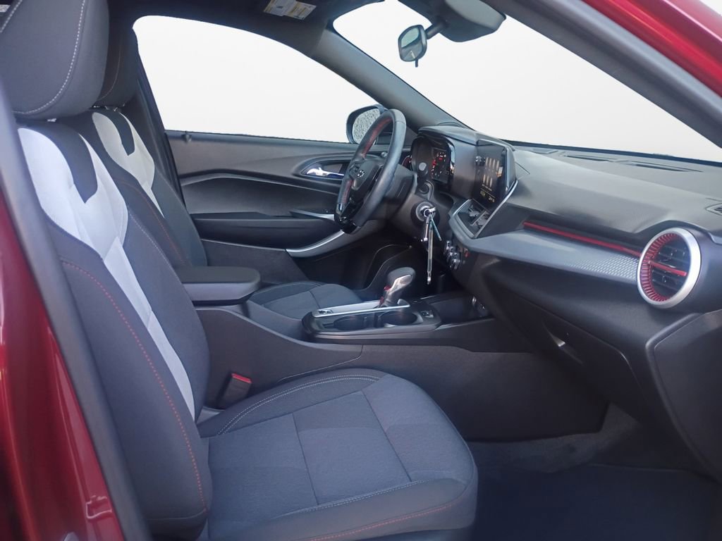 Used 2025 Chevrolet Trax RS w/ Driver Confidence Package image 24