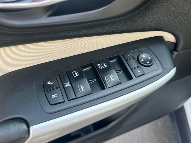 Used 2017 Jeep Cherokee Latitude w/ Cold Weather Group AWD/4WD image 13