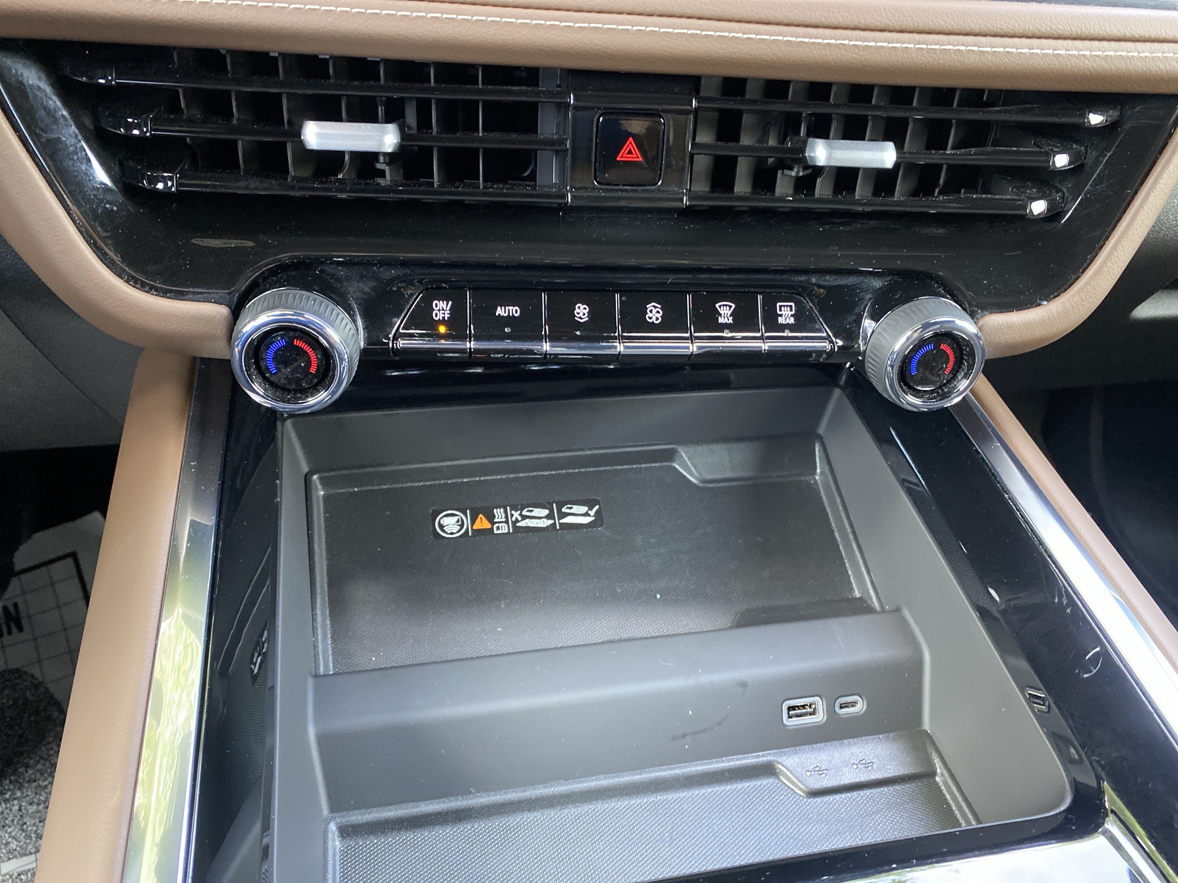 Used 2025 Chevrolet Tahoe High Country AWD/4WD image 30