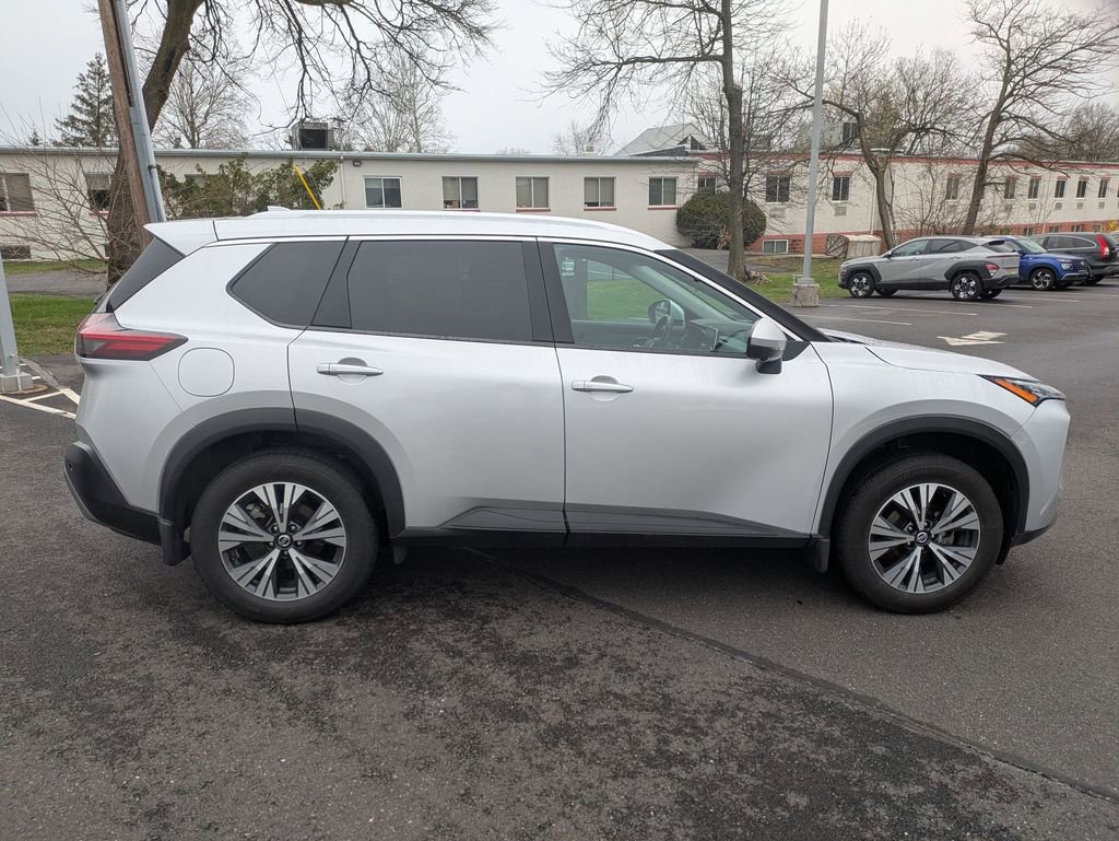 Used 2021 Nissan Rogue SV w/ Premium Package image 4