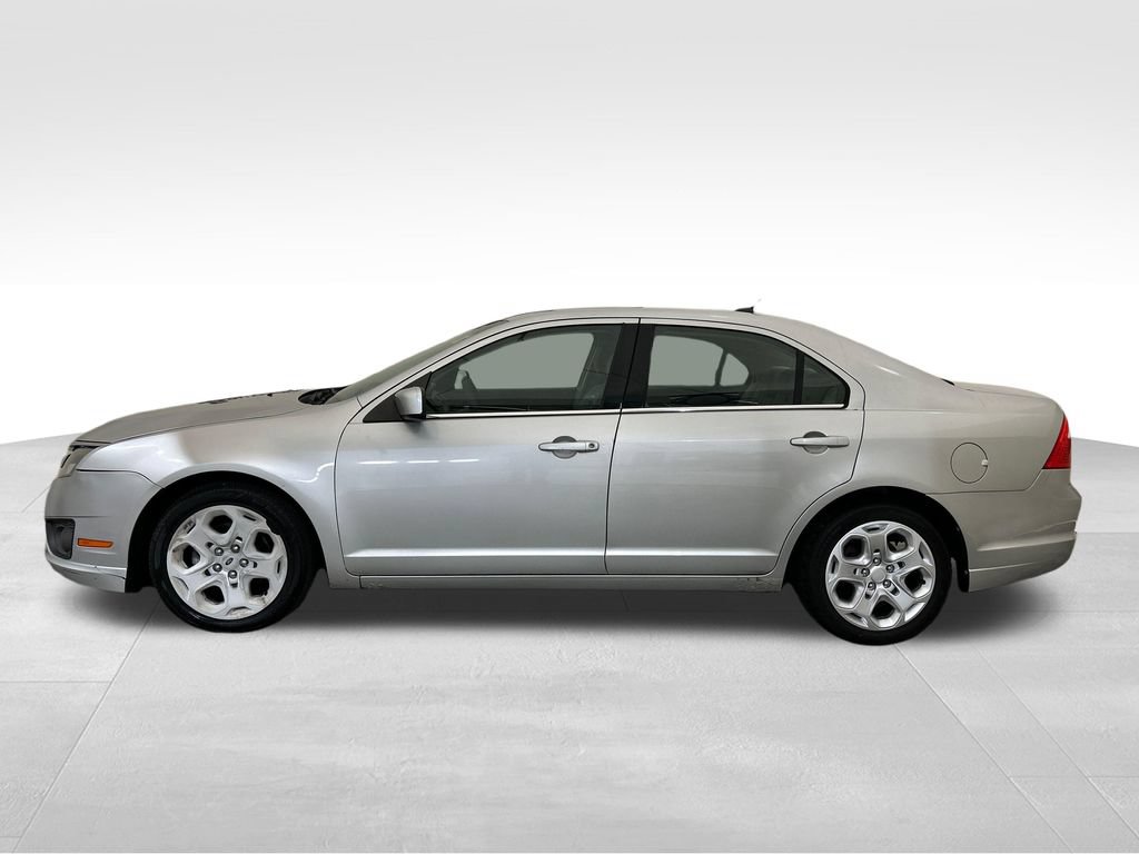Used 2010 Ford Fusion SE FWD image 2