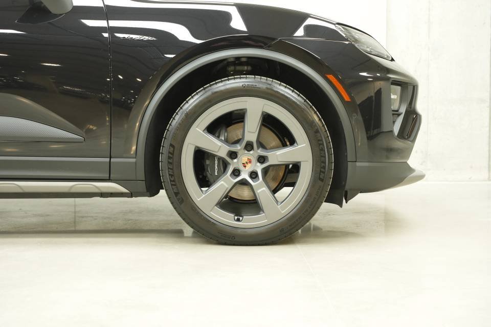 New 2026 Porsche Macan 4 Electric AWD/4WD image 40