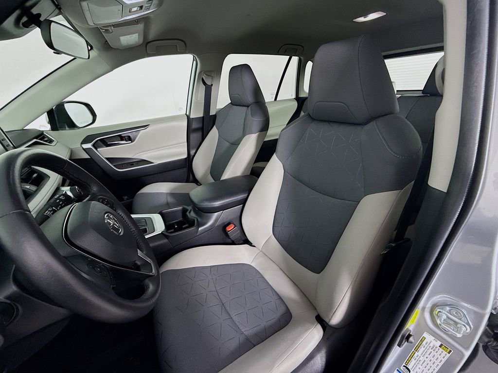 Used 2022 Toyota RAV4 XLE w/ XLE Grade Weather Package AWD/4WD image 5
