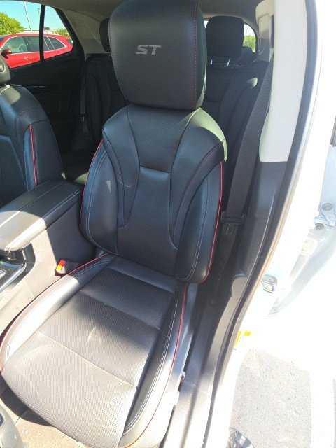 Used 2023 Buick Envision Essence w/ Sport Touring Package AWD/4WD image 10