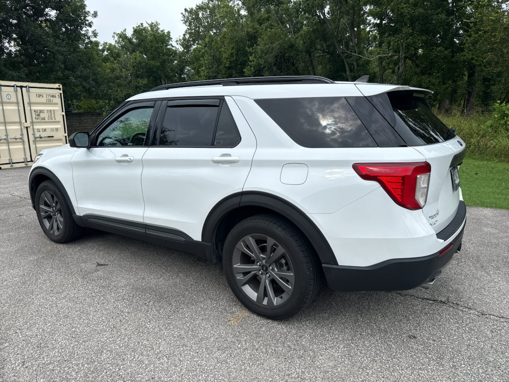 Used 2021 Ford Explorer XLT w/ Equipment Group 202A AWD/4WD image 3