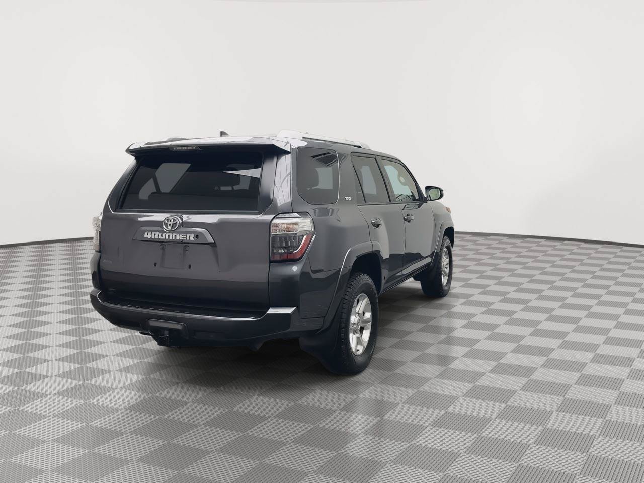 Used 2018 Toyota 4Runner SR5 Premium AWD/4WD image 37