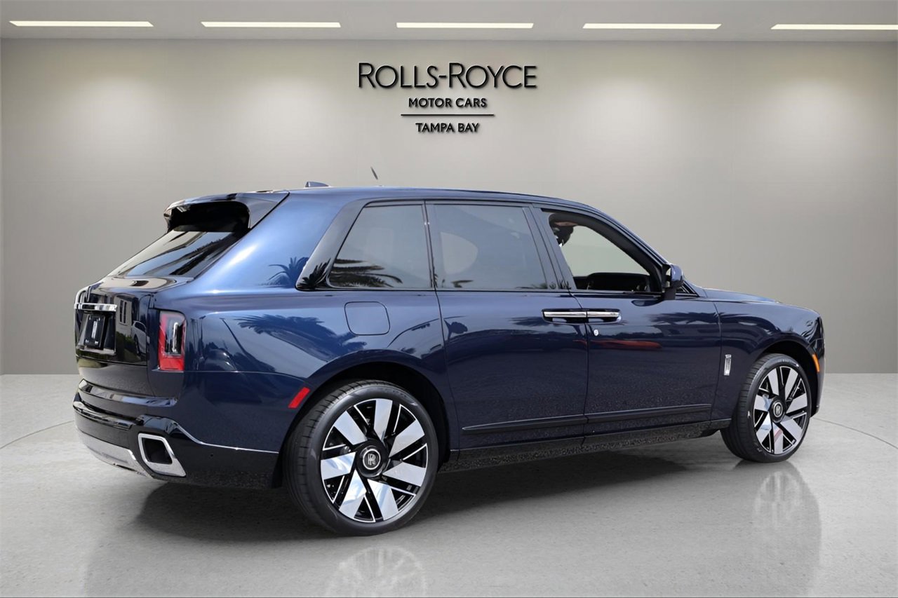 New 2025 Rolls-Royce Cullinan image 2