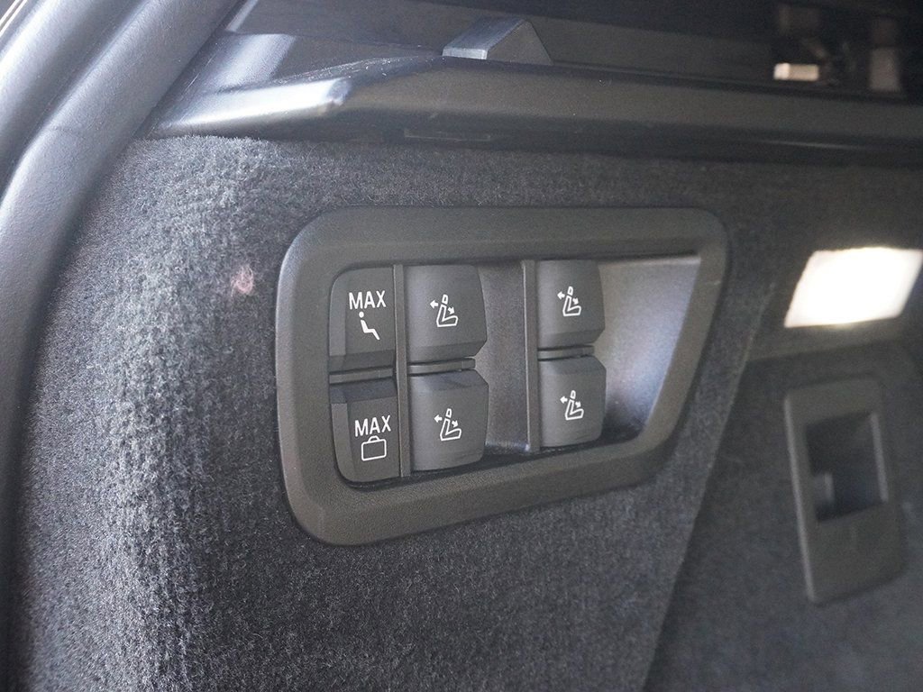 Used 2025 BMW X7 xDrive40i w/ Premium Package image 56