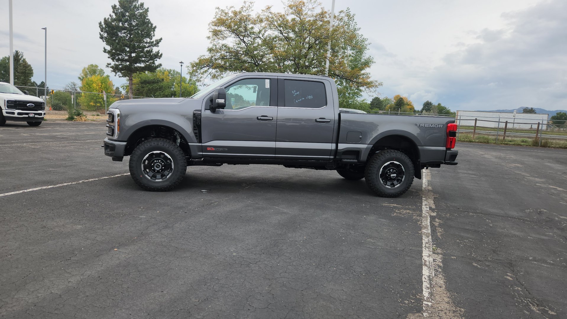 New 2027 Ford F350 Platinum w/ Tremor Off-Road Package AWD/4WD image 4