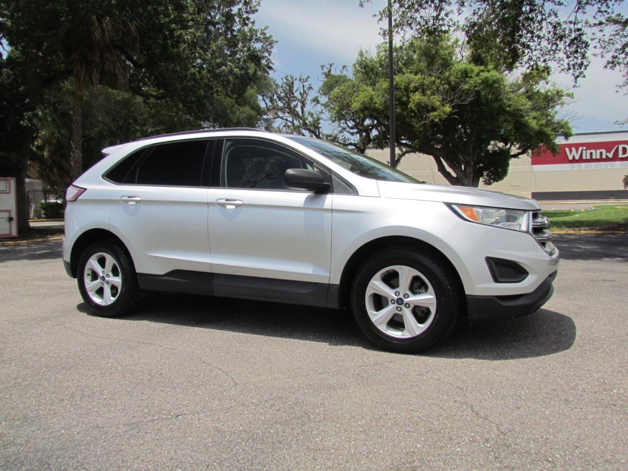 Used 2018 Ford Edge SE FWD image 13