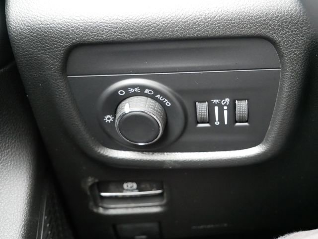 New 2026 Jeep Grand Cherokee Laredo w/ Trailer Tow Package image 19