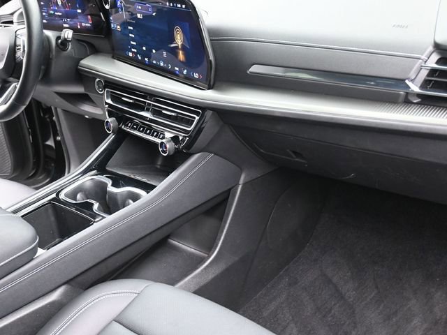 Used 2025 Chevrolet Traverse LT image 26