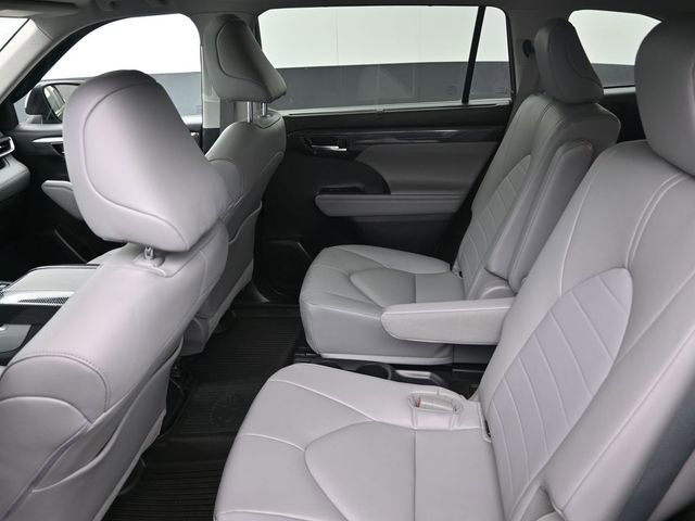 Certified 2023 Toyota Highlander XLE image 31