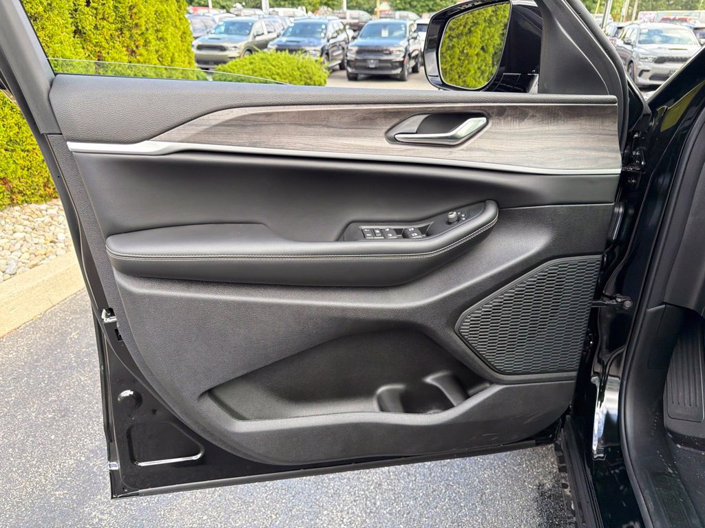New 2026 Jeep Grand Cherokee L 4WD image 15