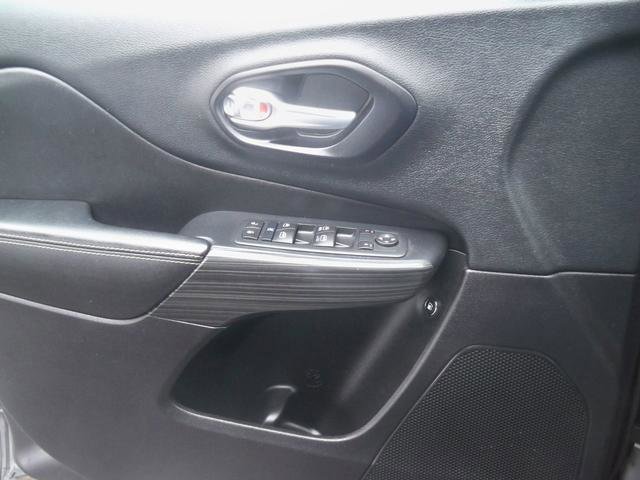 Used 2015 Jeep Cherokee Limited image 15