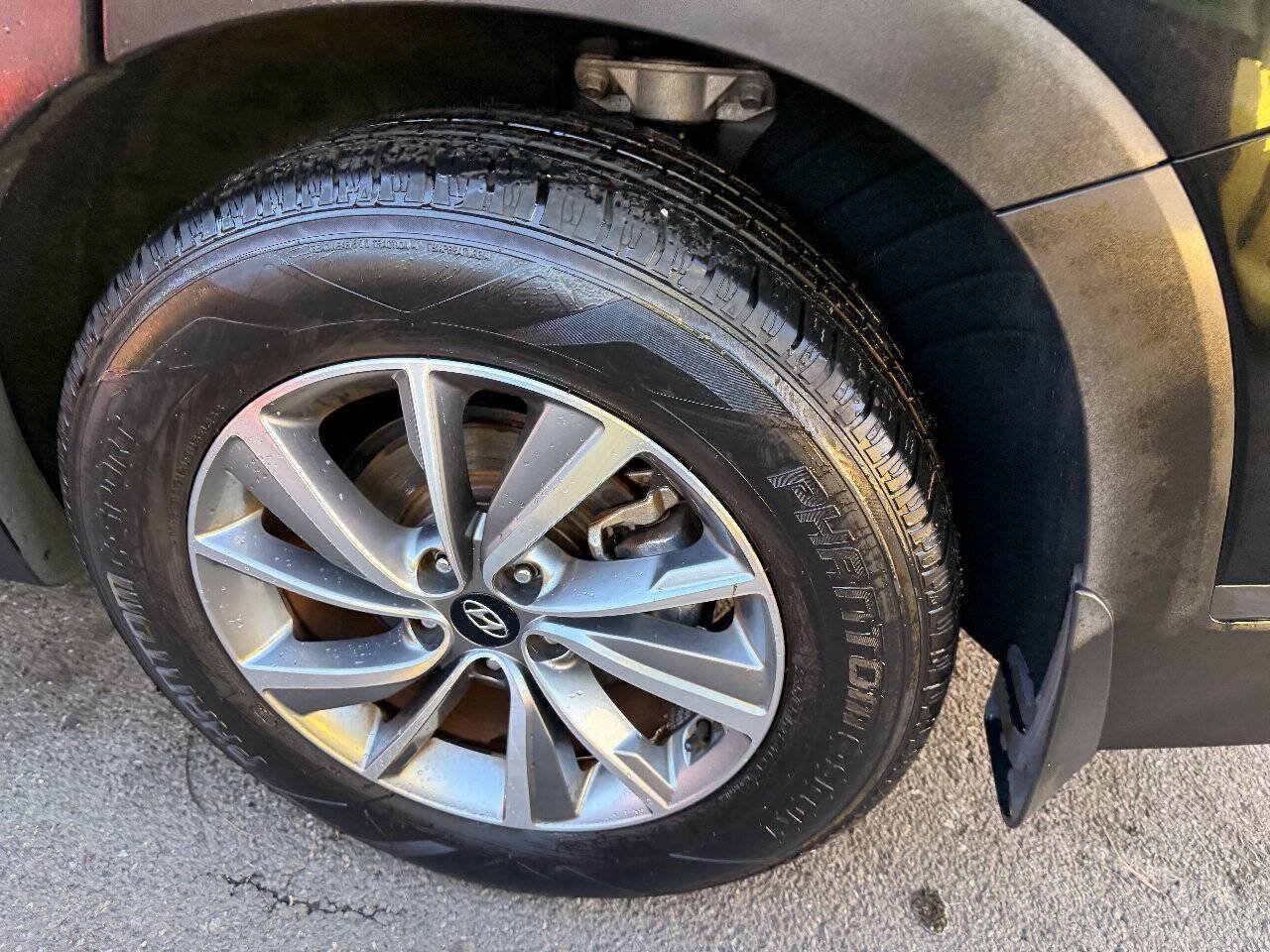 Used 2019 Hyundai Santa Fe SEL FWD image 8