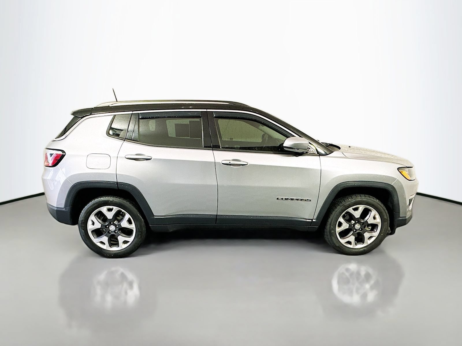 Used 2018 Jeep Compass Limited AWD/4WD image 8