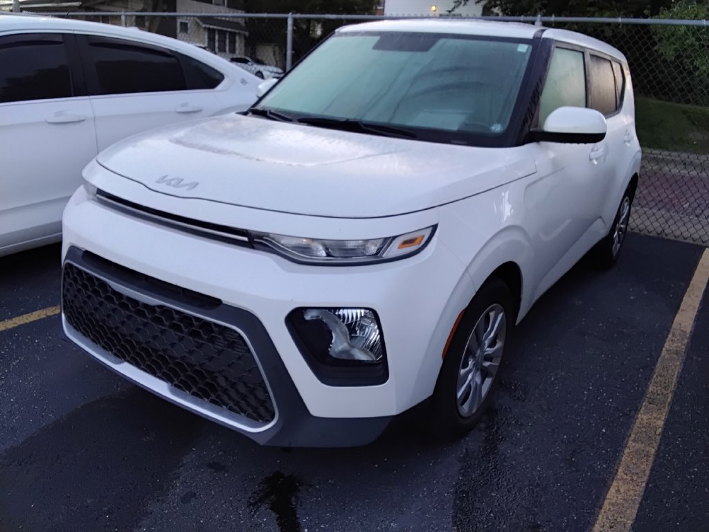Used 2022 Kia Soul LX FWD image 2