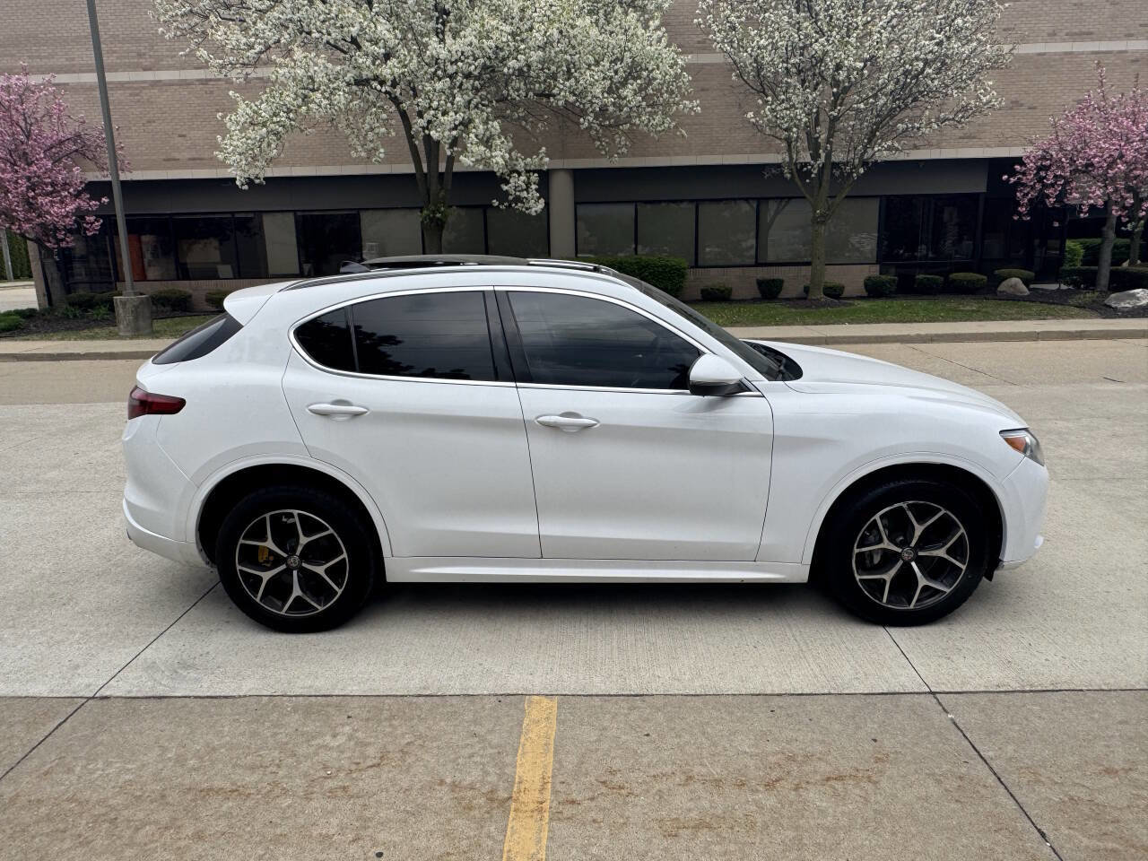 Used 2021 Alfa Romeo Stelvio Ti AWD/4WD image 7