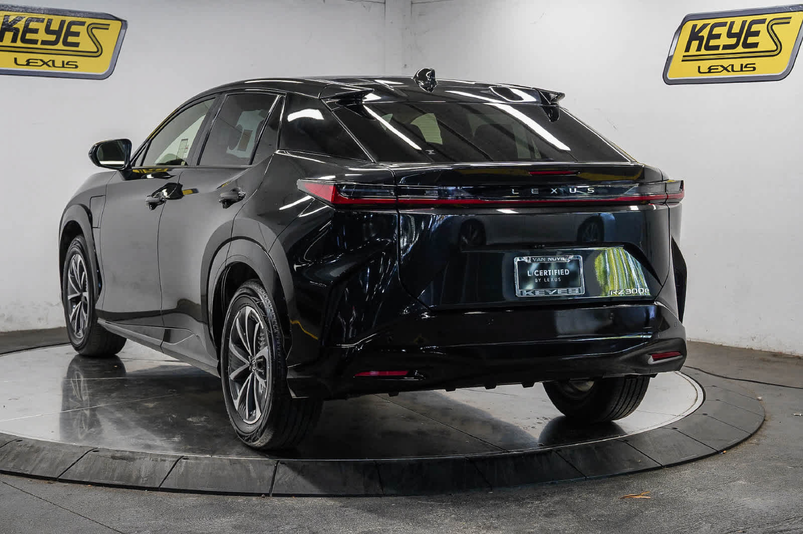 Used 2025 Lexus RZ 300e w/ Accessory Package (2T) FWD image 2