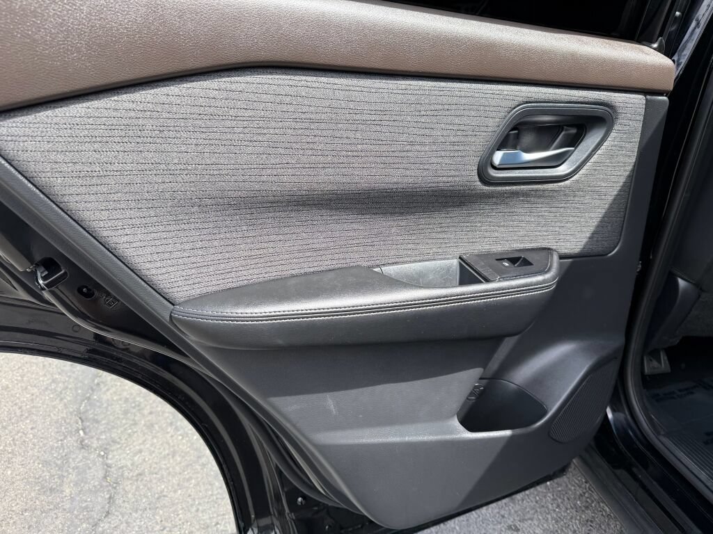 Used 2021 Nissan Rogue SV AWD/4WD image 23