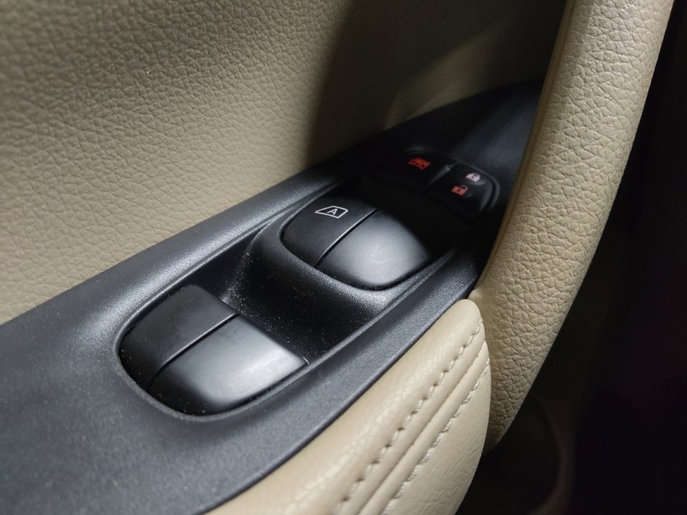Used 2016 Nissan Rogue SV w/ SV Premium Package FWD image 27