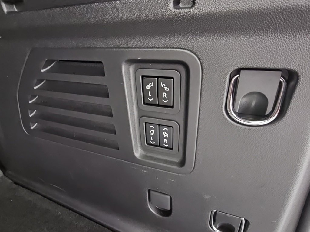 Used 2024 Chevrolet Traverse RS w/ LPO, Floor Liner Package image 38