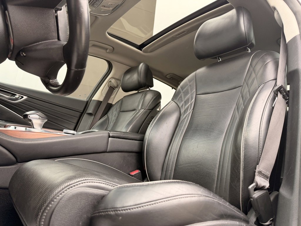 Used 2020 Kia K900 Luxury image 29