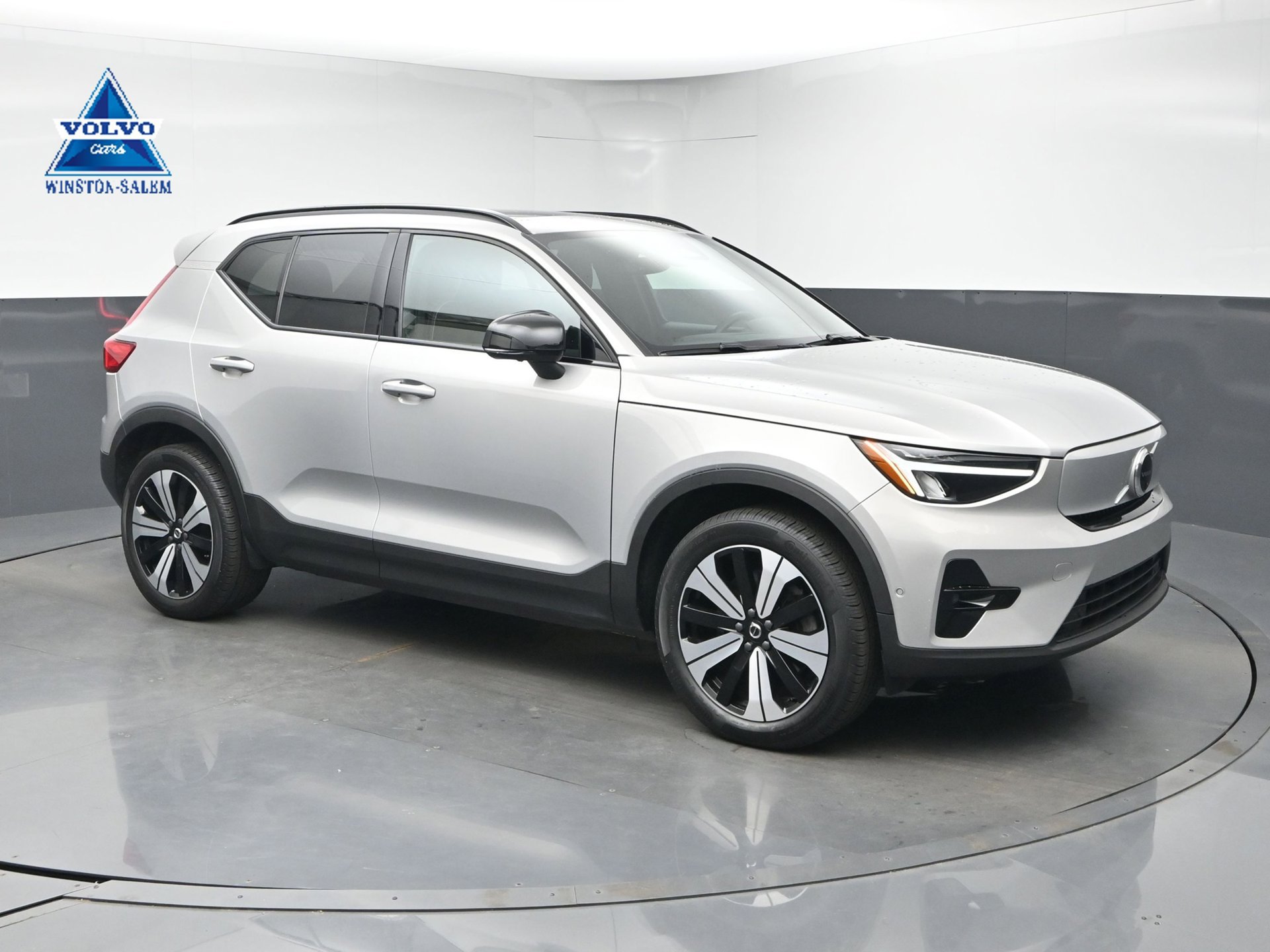 Used 2023 Volvo XC40 Recharge Plus