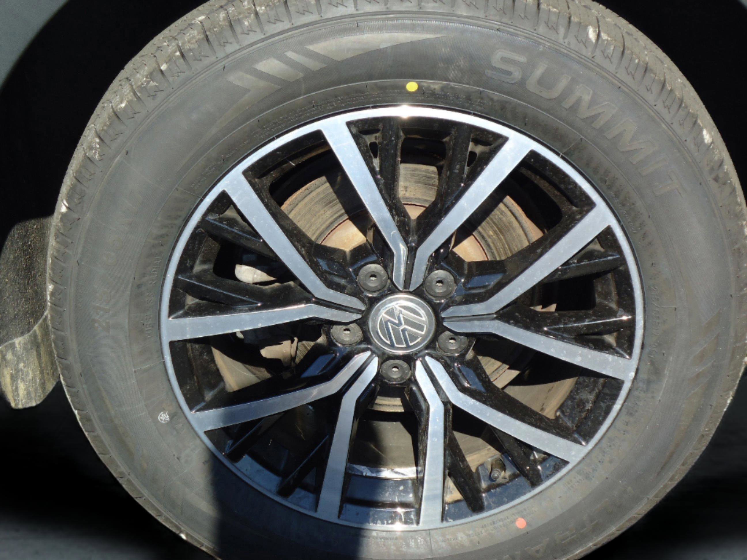 Used 2021 Volkswagen Tiguan SE image 9