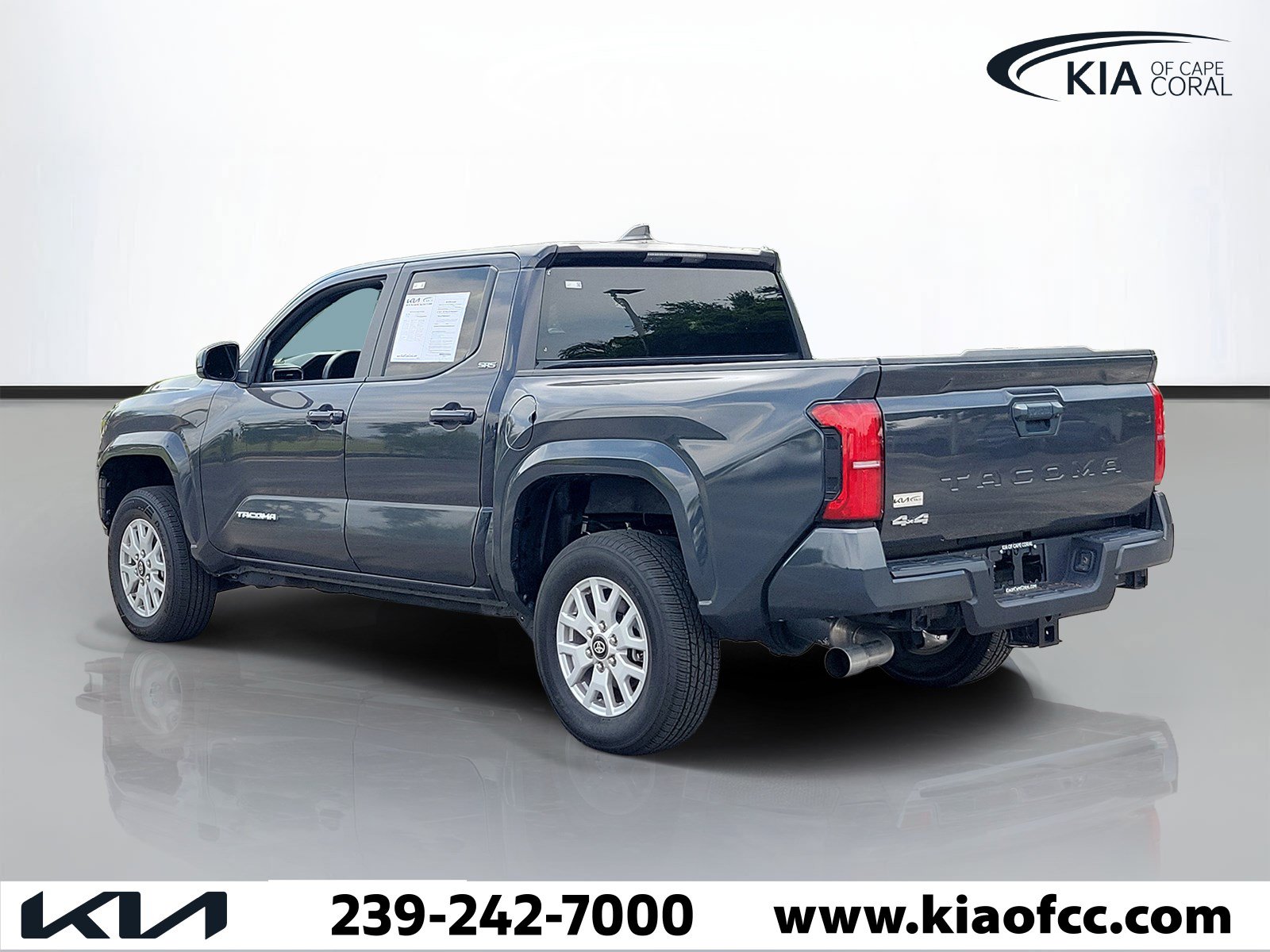 Used 2024 Toyota Tacoma SR5 AWD/4WD image 4