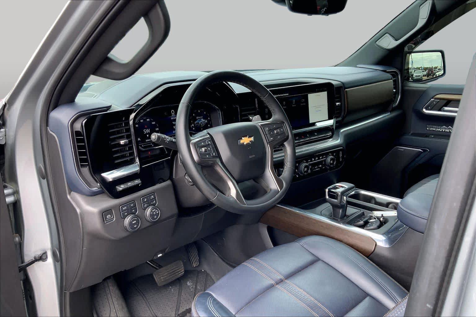 Used 2023 Chevrolet Silverado 1500 High Country w/ High Country Premium Package AWD/4WD image 18