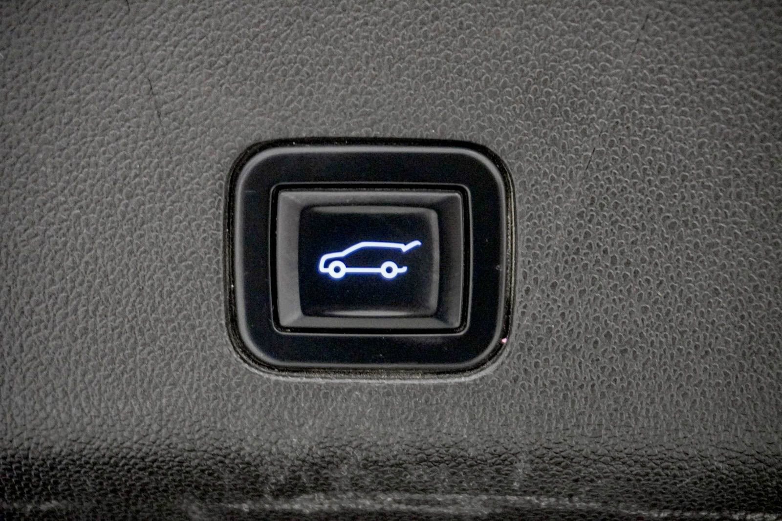 Used 2022 Chevrolet Tahoe Z71 w/ Luxury Package AWD/4WD image 11