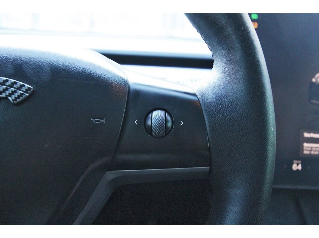 Used 2023 Tesla Model Y Performance image 15