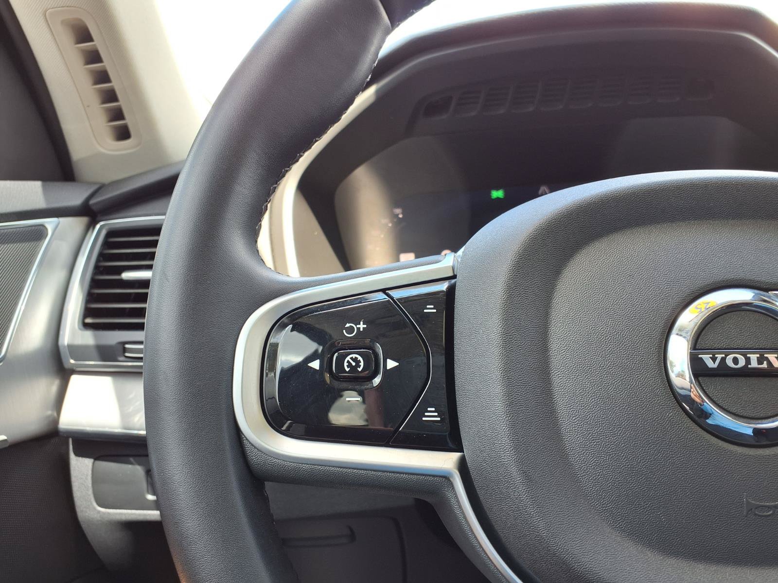 Certified 2025 Volvo XC90 B5 Core AWD/4WD image 29