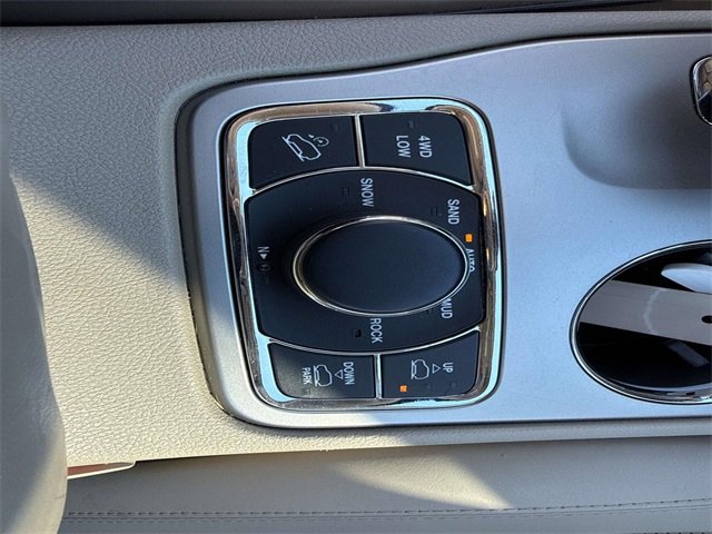 Used 2015 Jeep Grand Cherokee Overland image 25