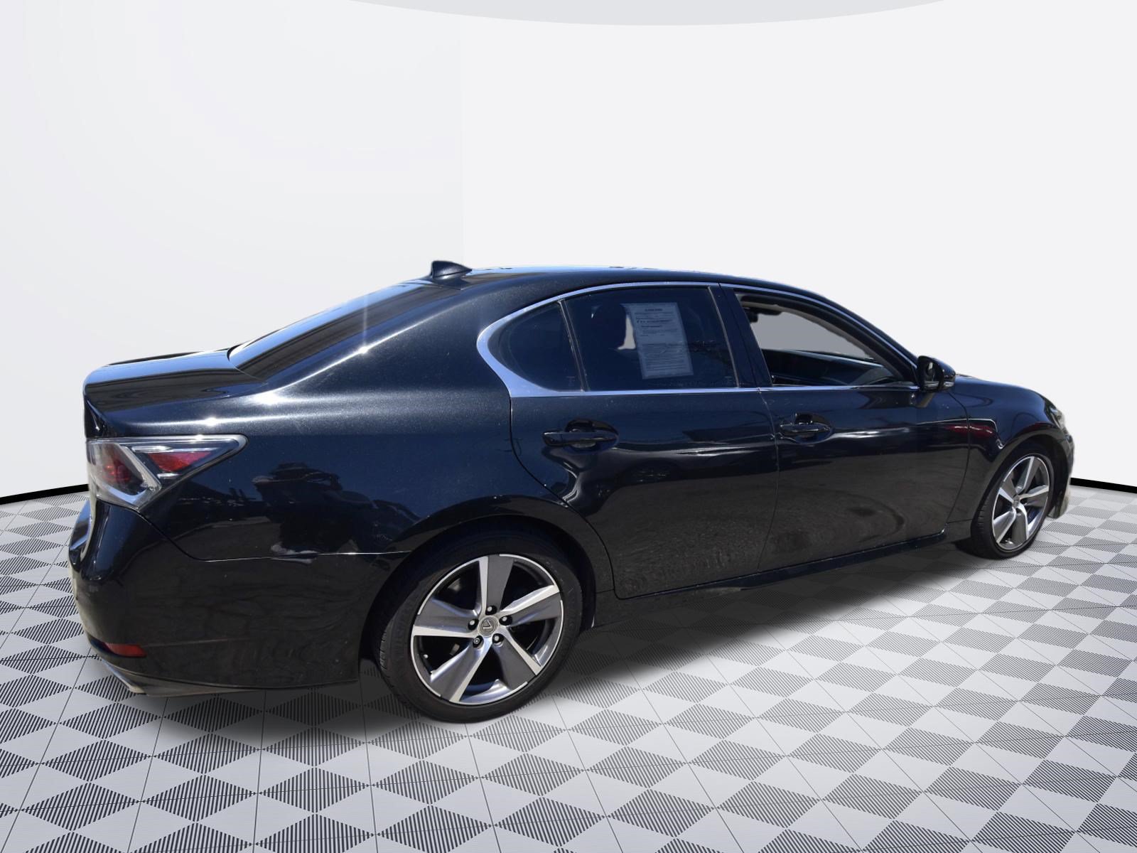 Used 2017 Lexus GS 350 w/ Preferred Accessory Package RWD image 2
