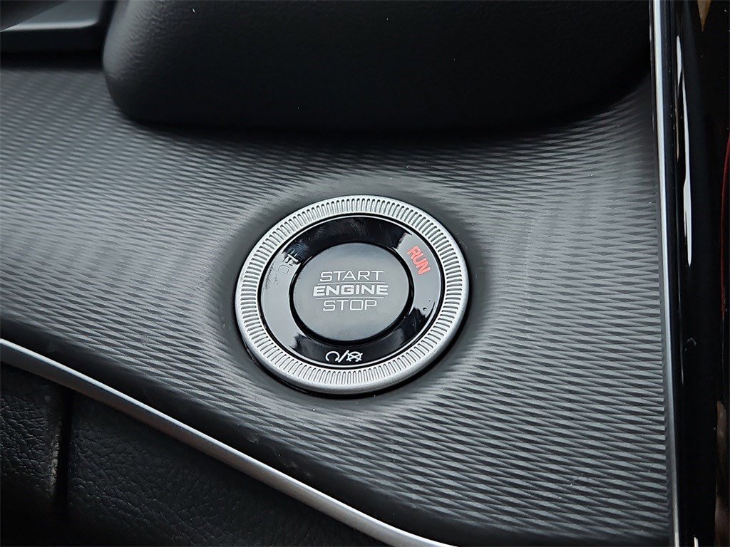 New 2025 Jeep Grand Cherokee L Laredo image 24