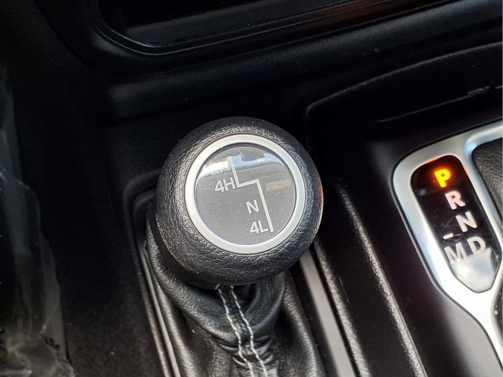 Used 2020 Jeep Wrangler Unlimited Sahara AWD/4WD image 13