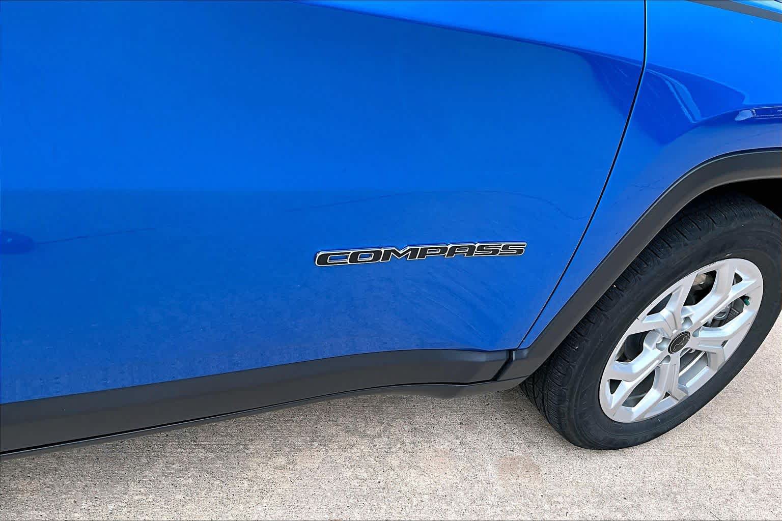 Used 2025 Jeep Compass Sport w/ Mopar Graphics Package AWD/4WD image 11