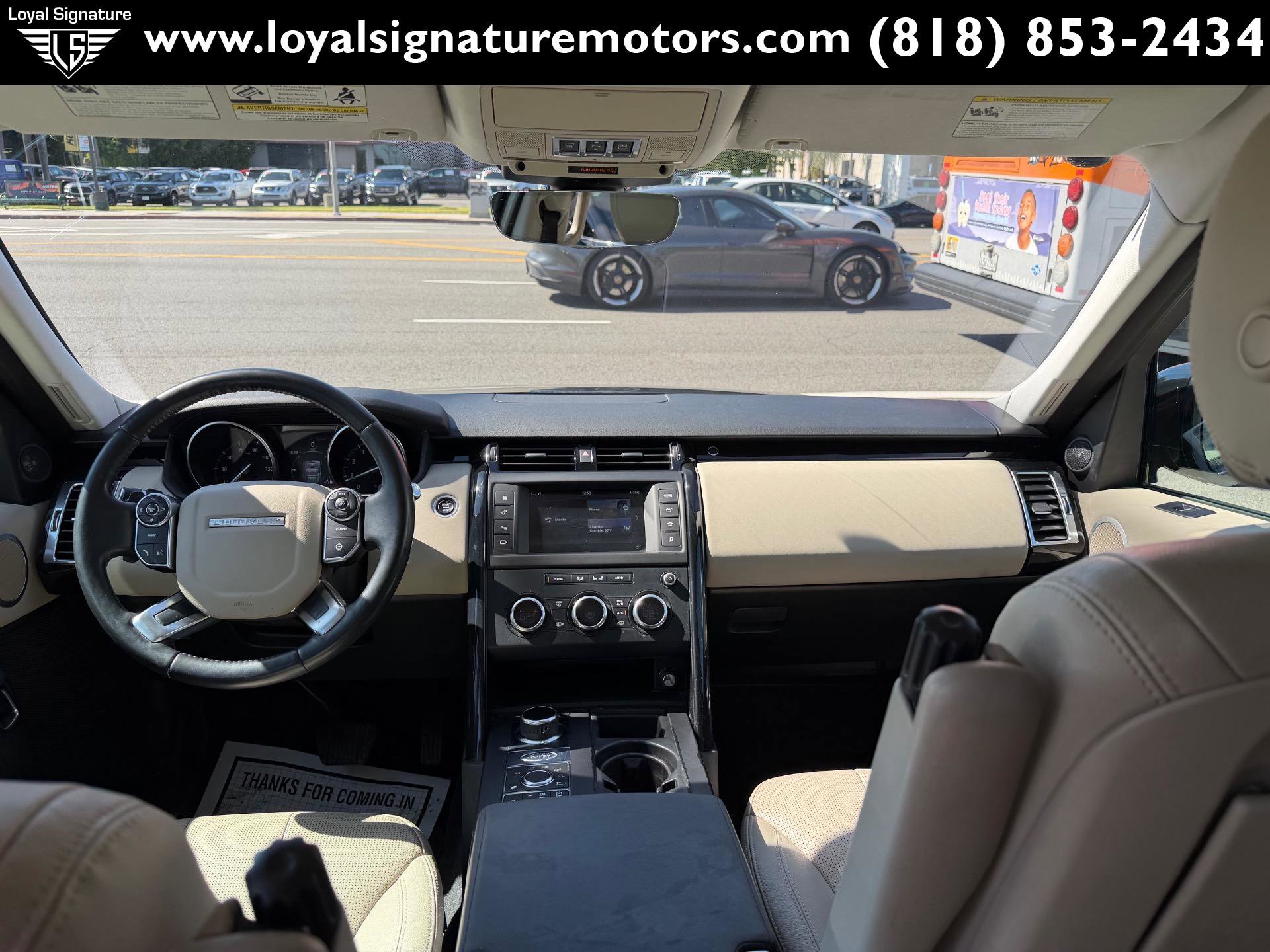 Used 2017 Land Rover Discovery SE image 18