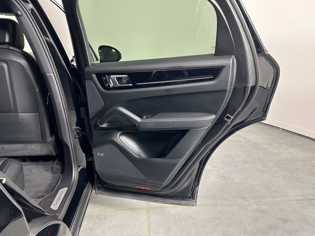 Certified 2020 Porsche Cayenne AWD/4WD image 25