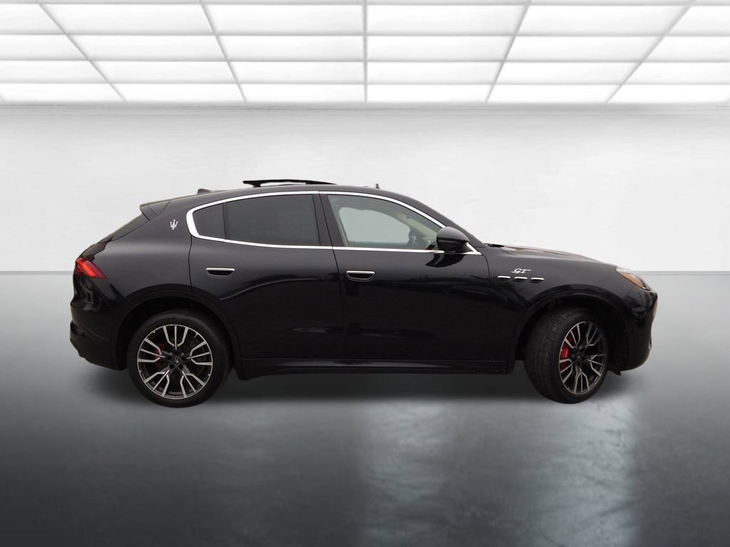 Used 2023 Maserati Grecale GT image 4