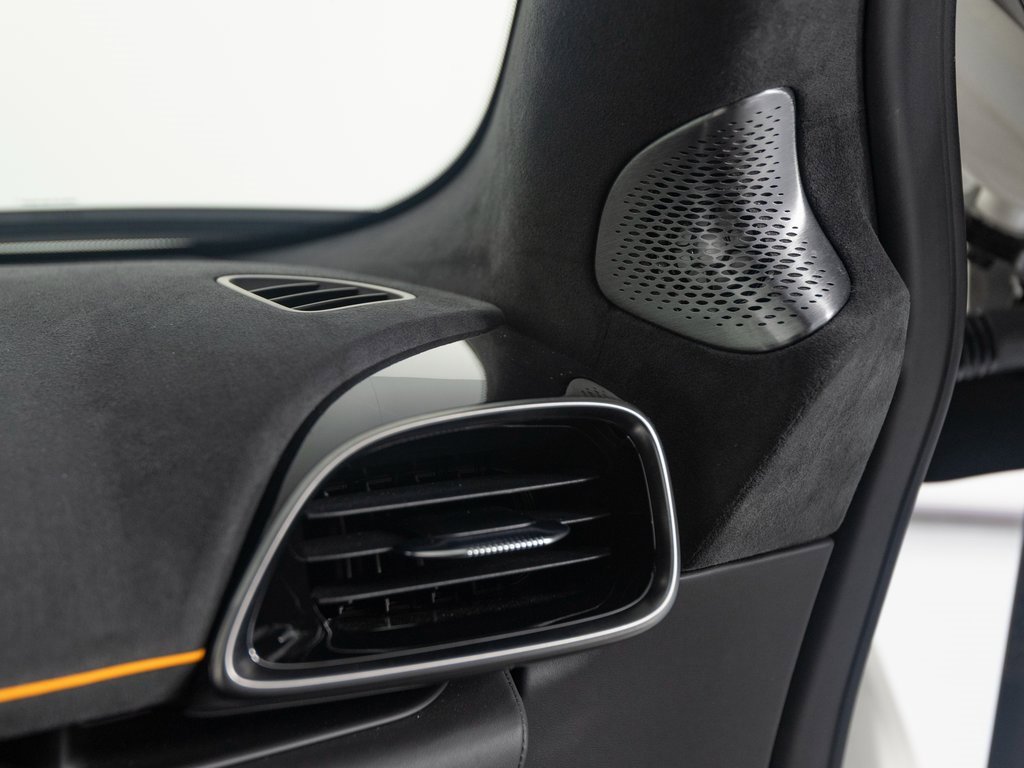 New 2025 McLaren Artura image 27