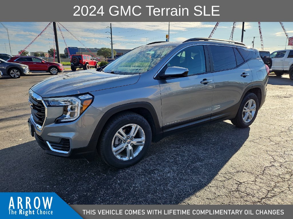 Used 2024 GMC Terrain SLE w/ Driver Convenience Package FWD image 5