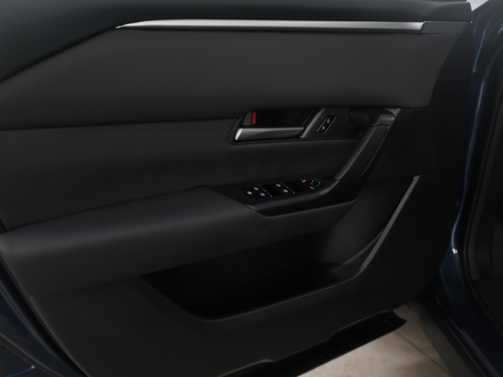 Certified 2025 MAZDA CX-50 AWD 2.5 S w/ Premium Package image 24