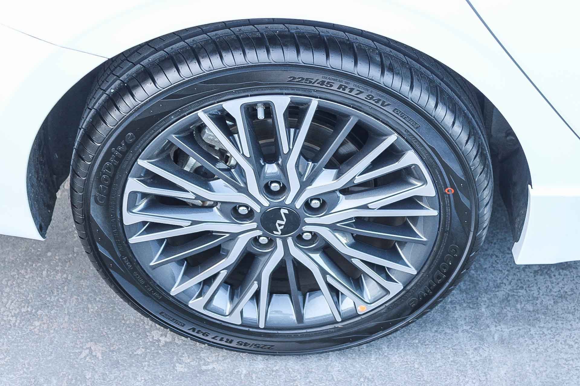 Used 2023 Kia Forte GT-Line w/ GT-Line Technology Package image 12