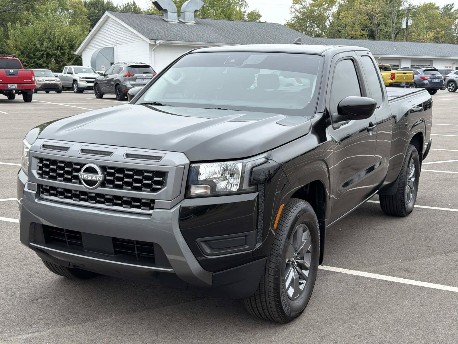 Used 2025 Nissan Frontier SV RWD image 3