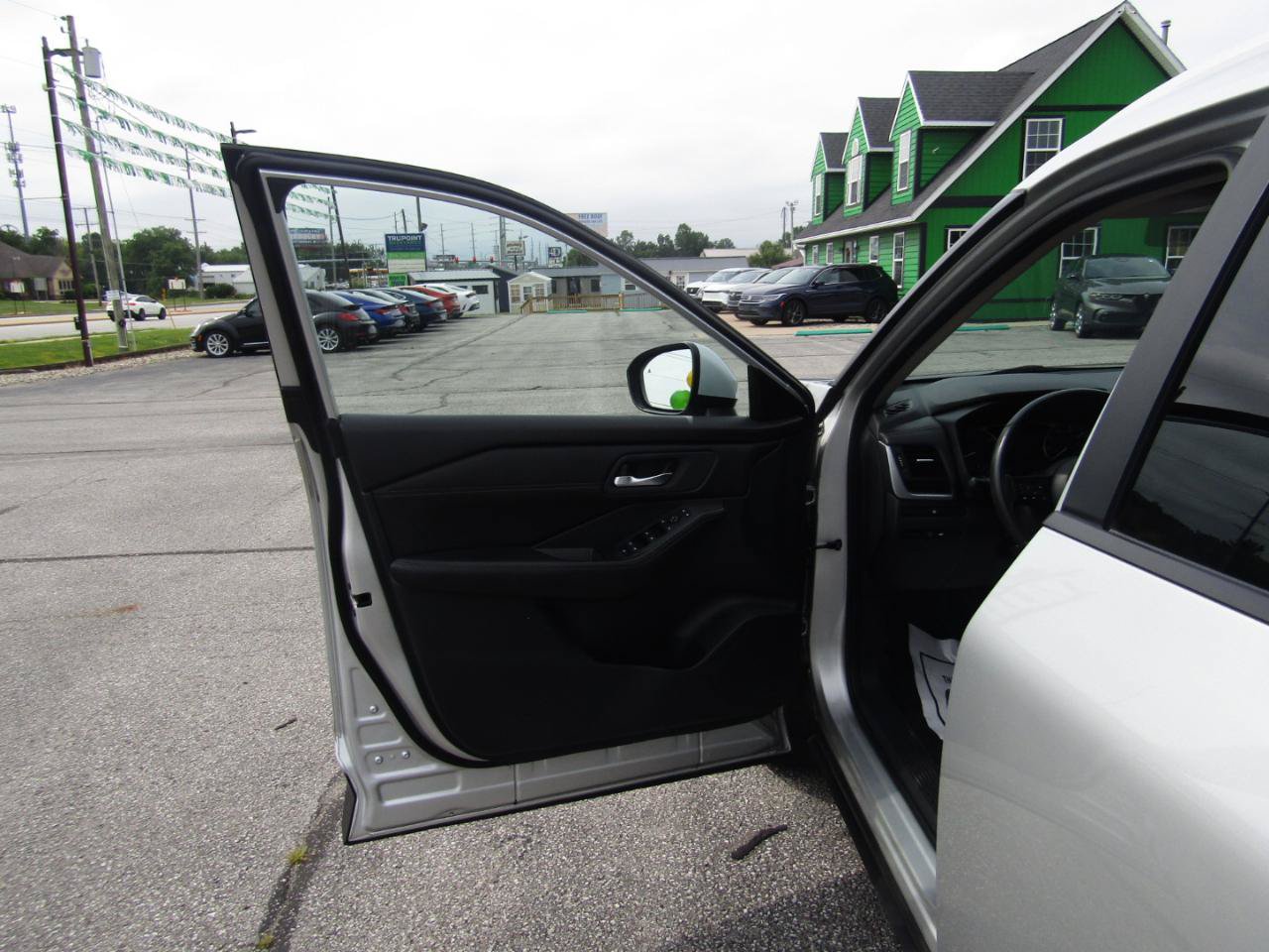 Used 2024 Nissan Rogue SV w/ SV Premium Package AWD/4WD image 11