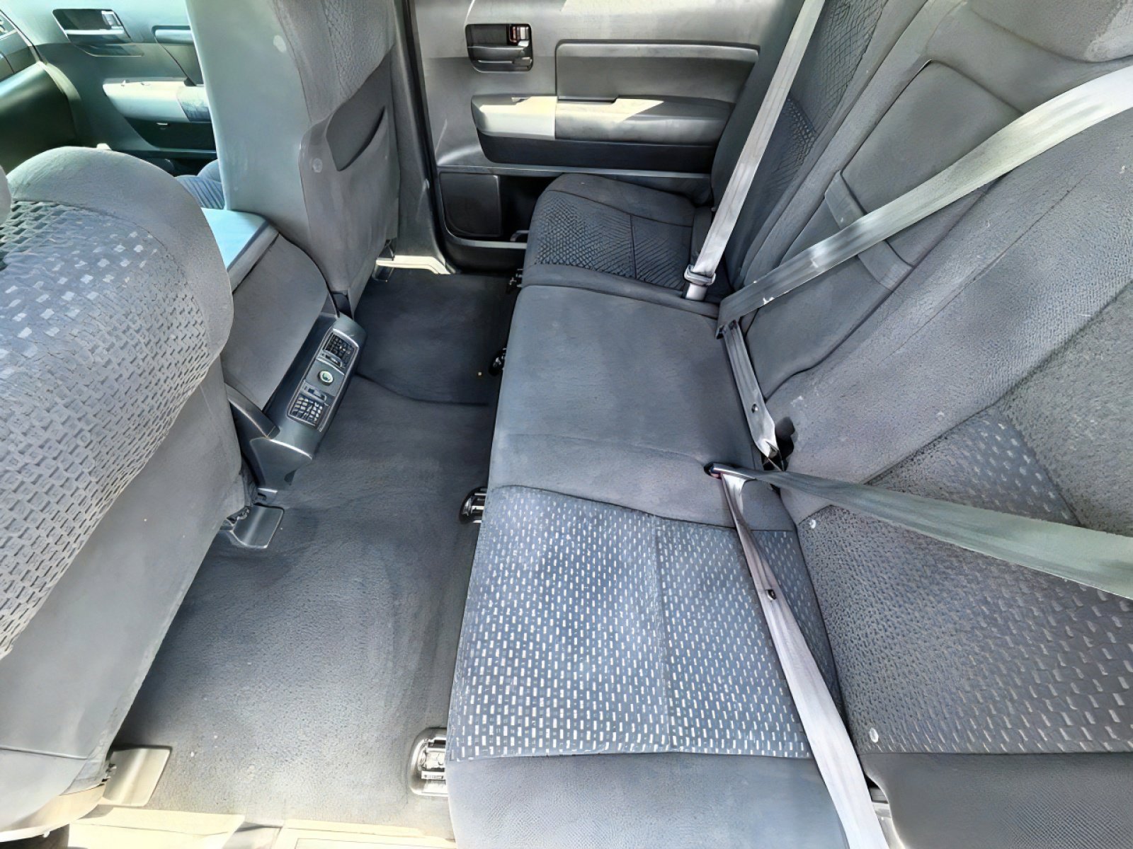 Used 2013 Toyota Tundra 4x4 CrewMax w/ Tow Pkg image 12